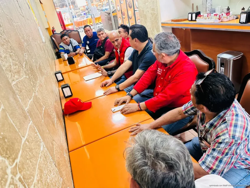 Promueve el Diputado Hugo Alday acuerdo entre taxistas y mototaxistas con discapacidad en Cancún