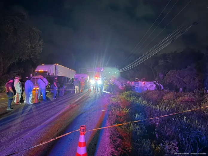 Mueren dos hombres tras choque frontal en la carretera 180, en Cancún