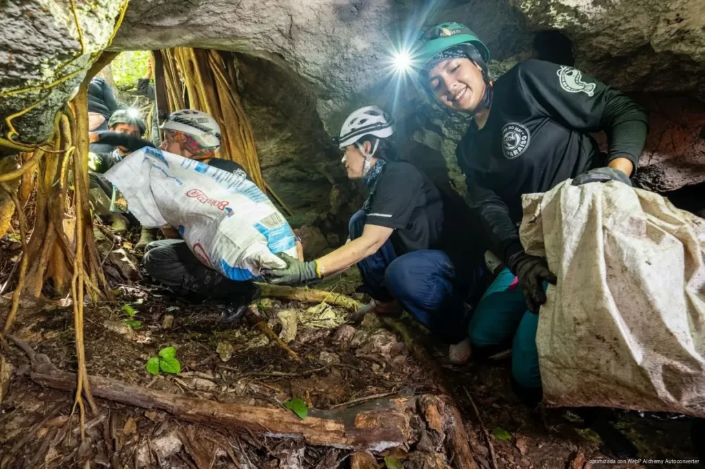 Retiran casi tres toneladas de basura en 2025 en cenotes urbanos de Playa del Carmen