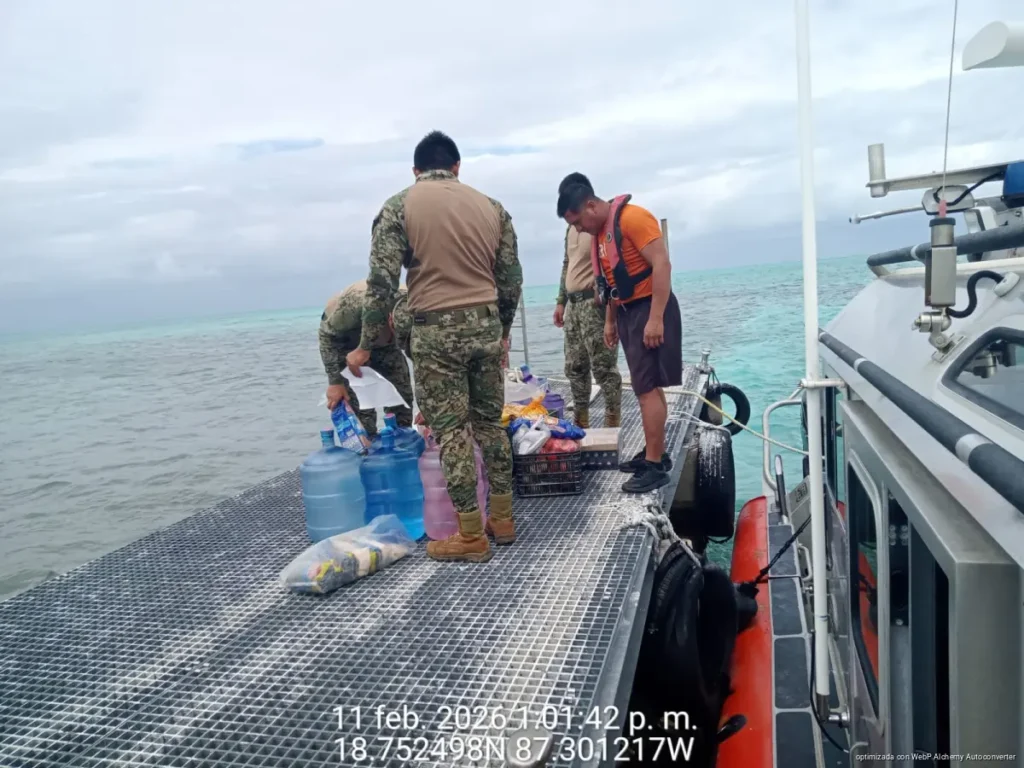 Rescatan a siete náufragos cubanos frente a Banco Chinchorro, Quintana Roo