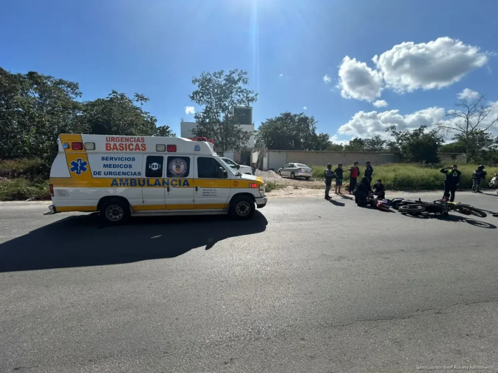 Choque entre motociclistas en Constituyentes deja dos lesionados en In House