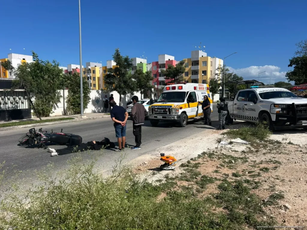 Choque entre motociclistas en Constituyentes deja dos lesionados en In House