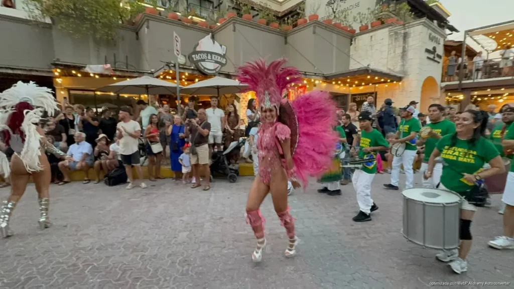 Carnaval de Playa del Carmen reúne a cerca de 500 mil personas y reporta saldo blanco