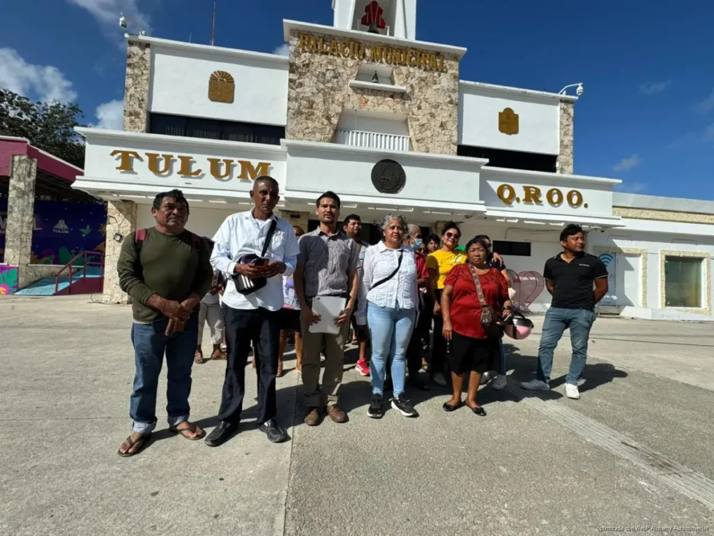 Se manifiestan vecinos de Macario Gómez por riesgo en suministro eléctrico