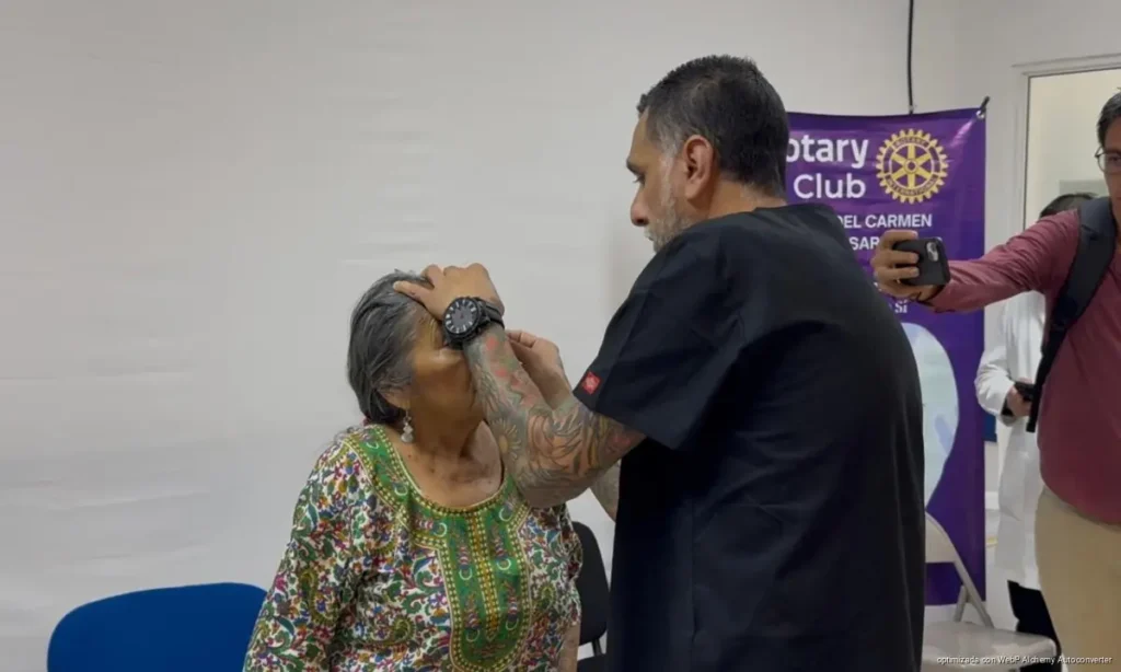 Entregan 46 prótesis oculares gratuitas en Playa del Carmen