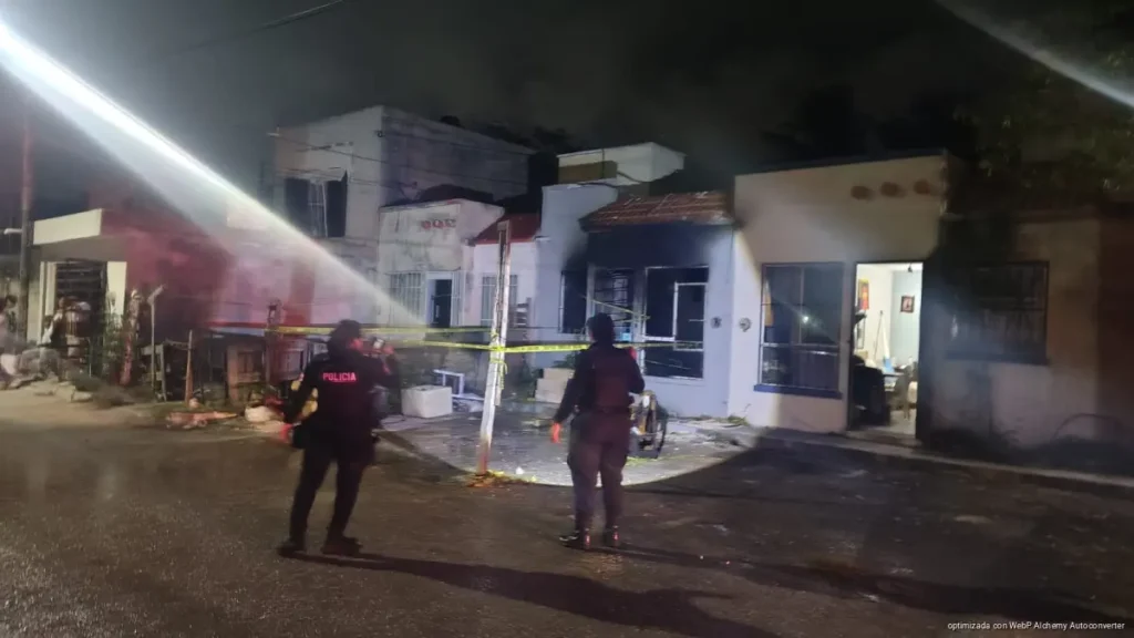 Incendian predio asegurado en Villas Otoch; vecinos evitan propagación del fuego