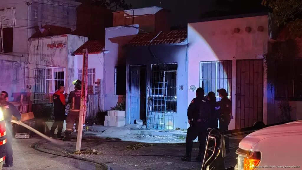 Incendian predio asegurado en Villas Otoch; vecinos evitan propagación del fuego