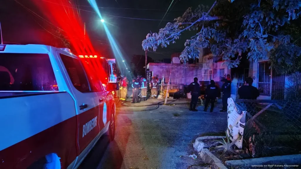 Incendian predio asegurado en Villas Otoch; vecinos evitan propagación del fuego