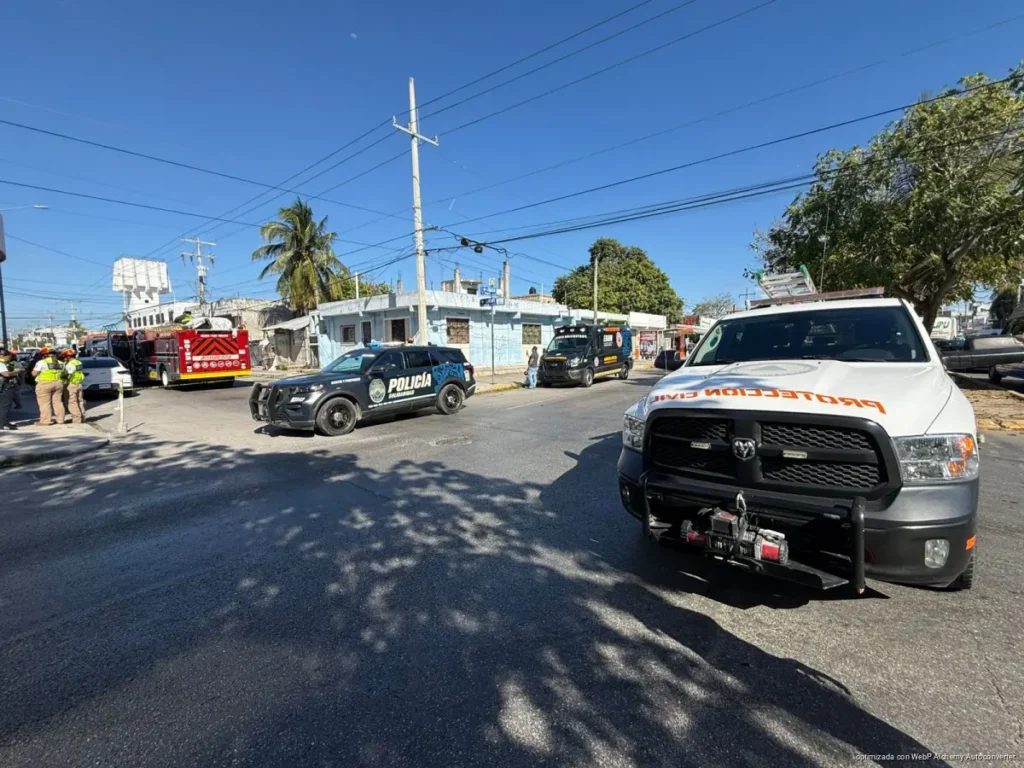 Se incendia vivienda en la Colosio por quema de basura fuera de control