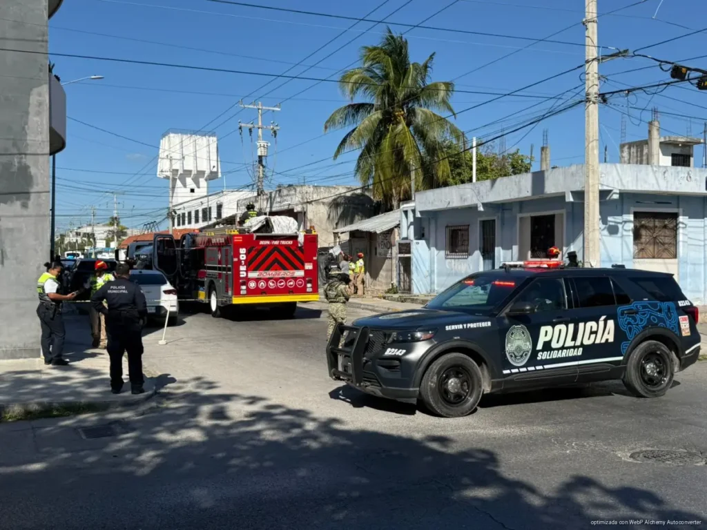 Se incendia vivienda en la Colosio por quema de basura fuera de control