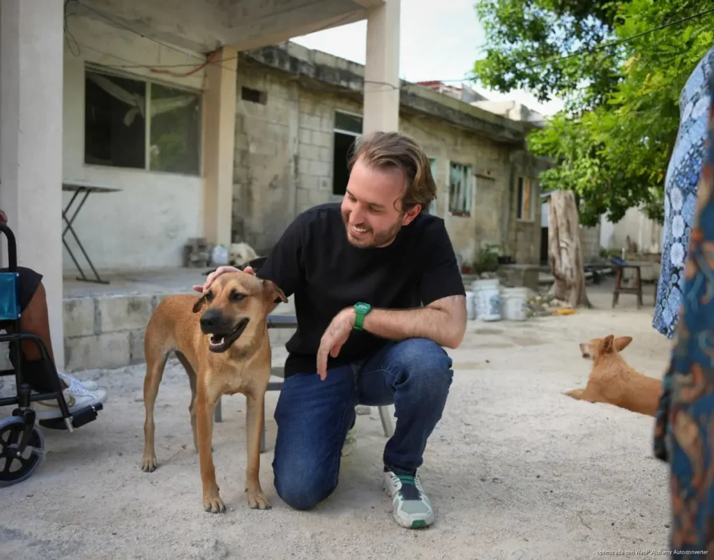 Fernando Muñoz Calero respalda la política de cero tolerancia al maltrato animal en Playa del Carmen