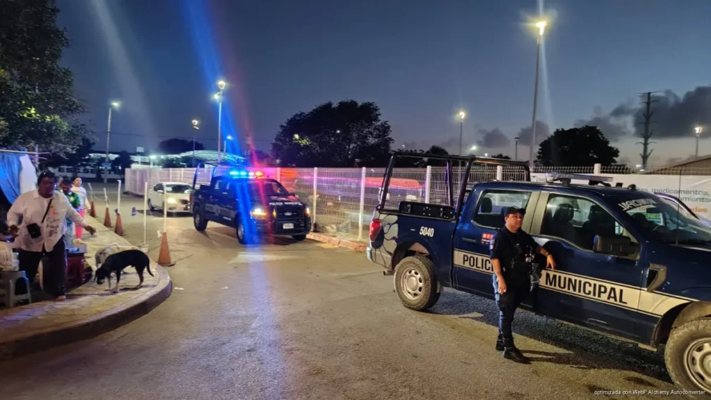 Despliegan operativo en hospital de Cancún tras asalto a empresario
