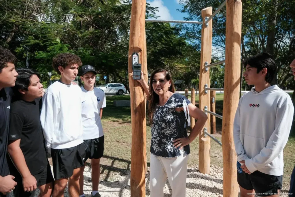 Renuevan gimnasio público en Kilómetro 0 de Cancún Renuevan gimnasio público en Kilómetro 0 de Cancún