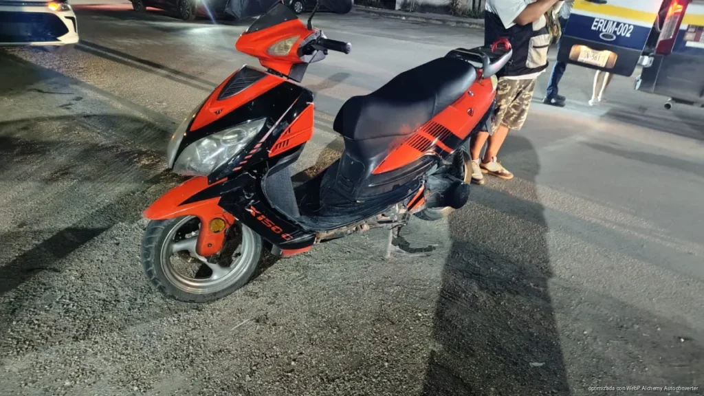 Choque entre motocicletas en la región 95 de Cancún deja dos lesionados