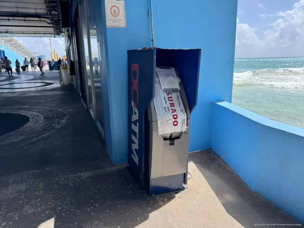 Imponen multa de más de 45 mil pesos a AERONEC por cajeros irregulares en zona turística