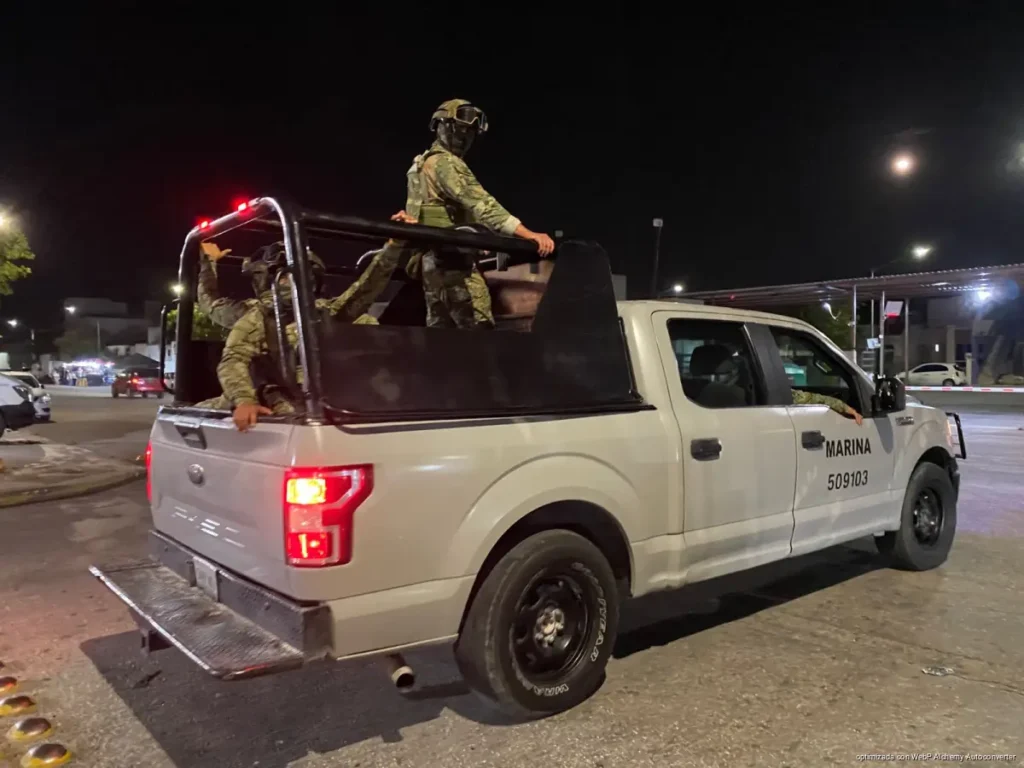 Elementos de la FGR aseguran dos domicilios en el fraccionamiento Pescadores Villas del Sol de Playa del Carmen