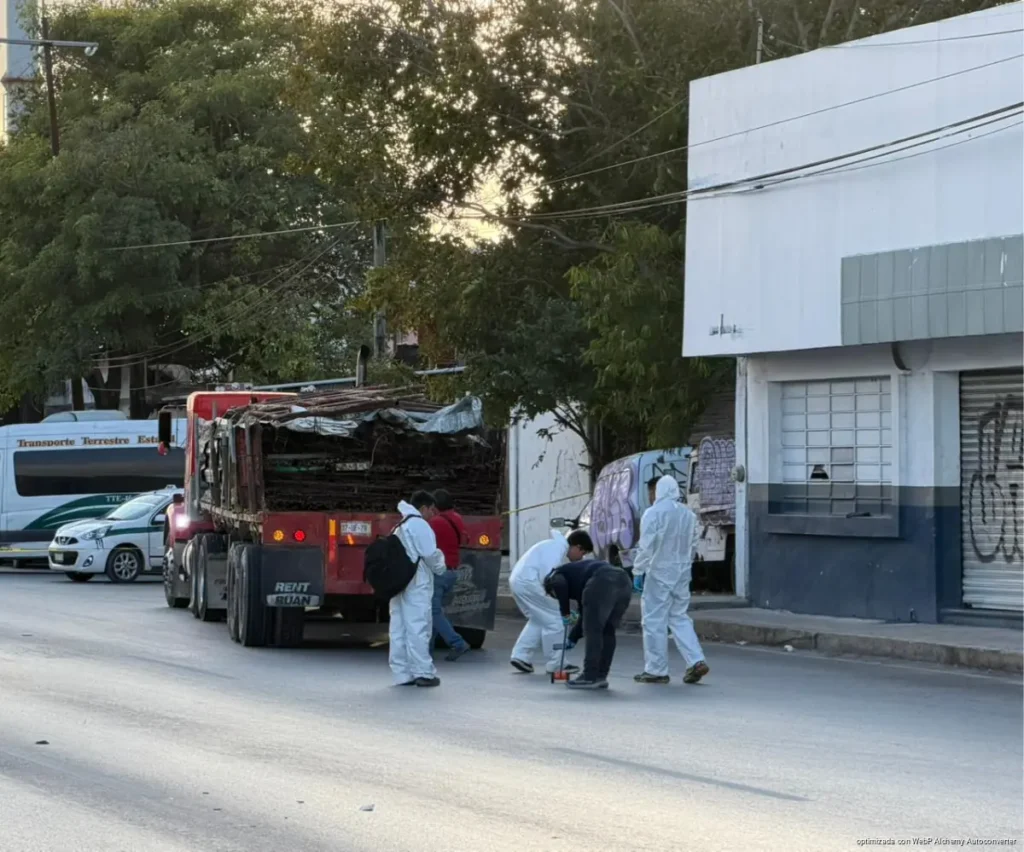 Arrolla tráiler a motociclista y provoca muerte de joven en Cancún