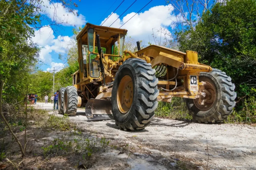 Inician rehabilitación de camino a Los Insurgentes tras años de deterioro