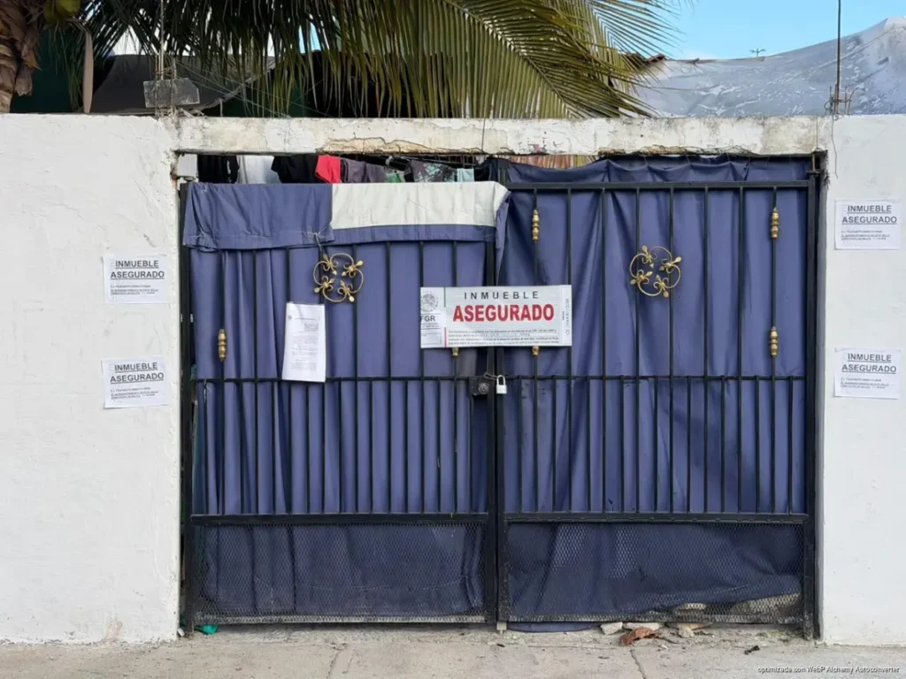 Cateo en Villas del Sol deja tres detenidos, un menor asegurado y más de un kilo de droga decomisada