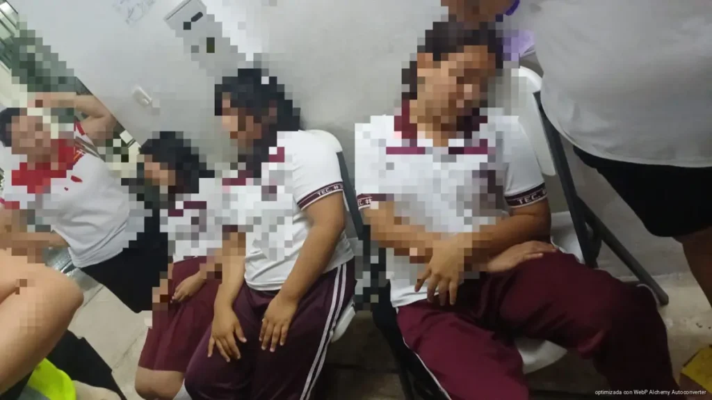 Detienen a maestro tras presunta intoxicación de alumnas con dulces en secundaria de Playa del Carmen
