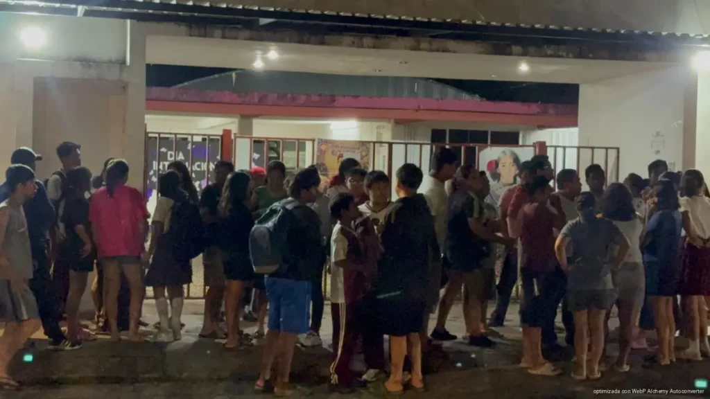 Detienen a maestro tras presunta intoxicación de alumnas con dulces en secundaria de Playa del Carmen