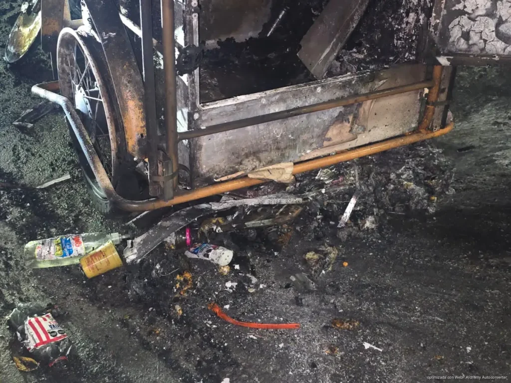 Explota tanque de gas en triciclo de marquesitas y desata incendio en Playa del Carmen