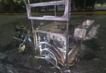 Explota tanque de gas en triciclo de marquesitas y desata incendio en Playa del Carmen