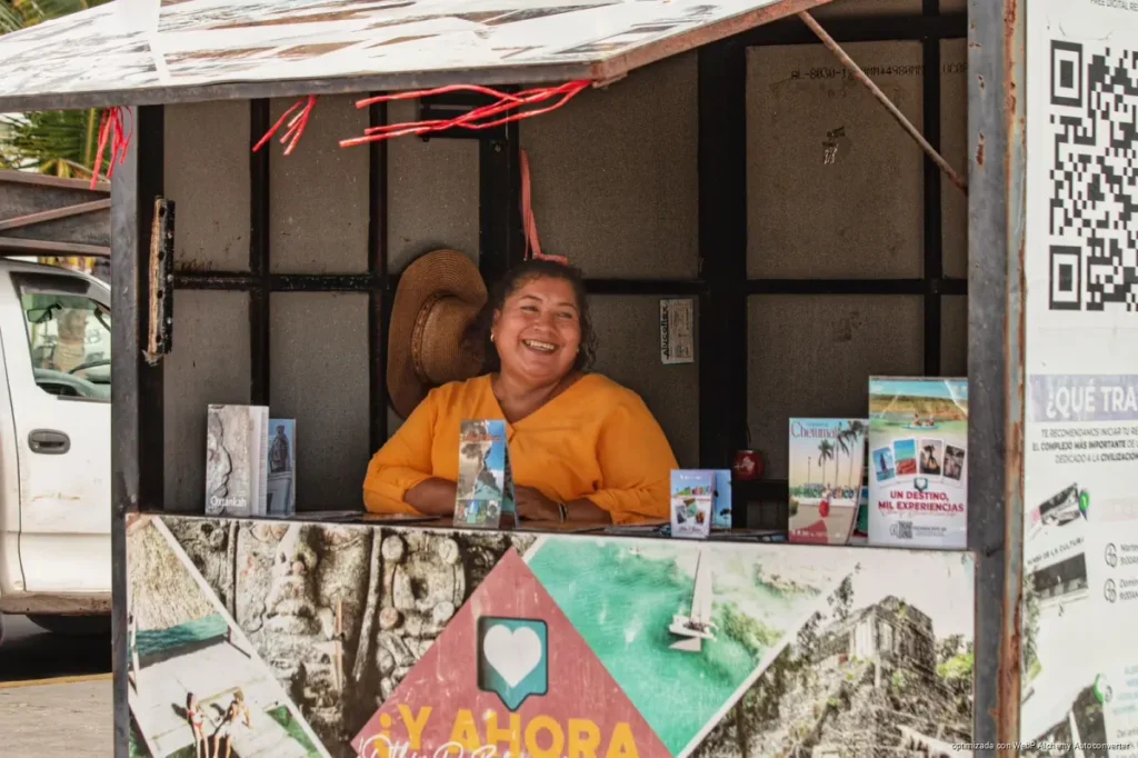 Personal turístico de Chetumal recibe capacitación sobre servicios del Tren Maya