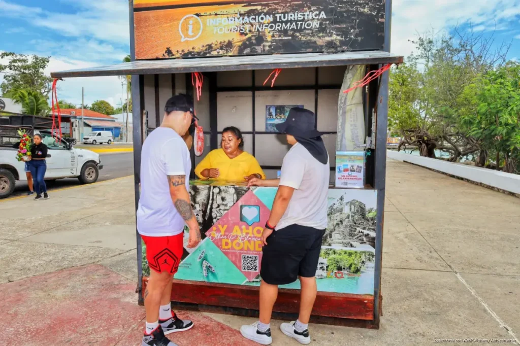 Personal turístico de Chetumal recibe capacitación sobre servicios del Tren Maya