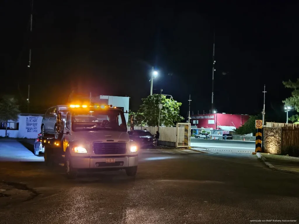 Aseguran taxis vinculados a grupo criminal en operativo en Punta Sam, Cancún