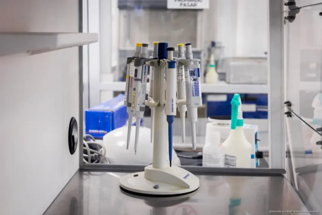 Laboratorio Estatal de Salud Pública de Quintana Roo alcanza primer lugar nacional en estándares de calidad en el país: Mara Lezama