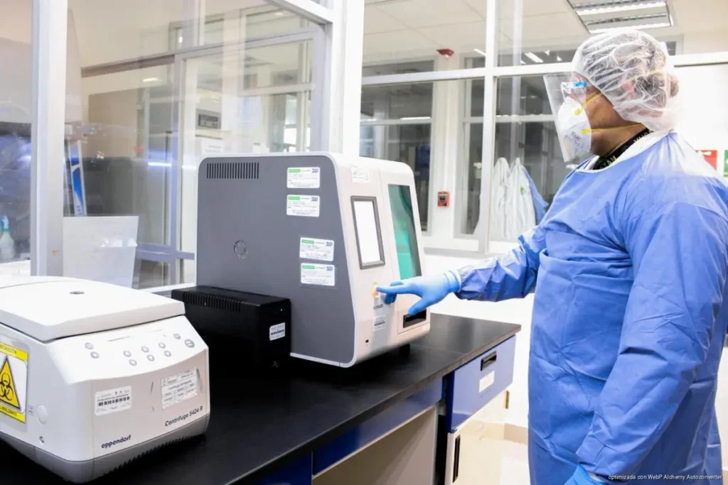 Laboratorio Estatal de Salud Pública de Quintana Roo alcanza primer lugar nacional en estándares de calidad en el país: Mara Lezama