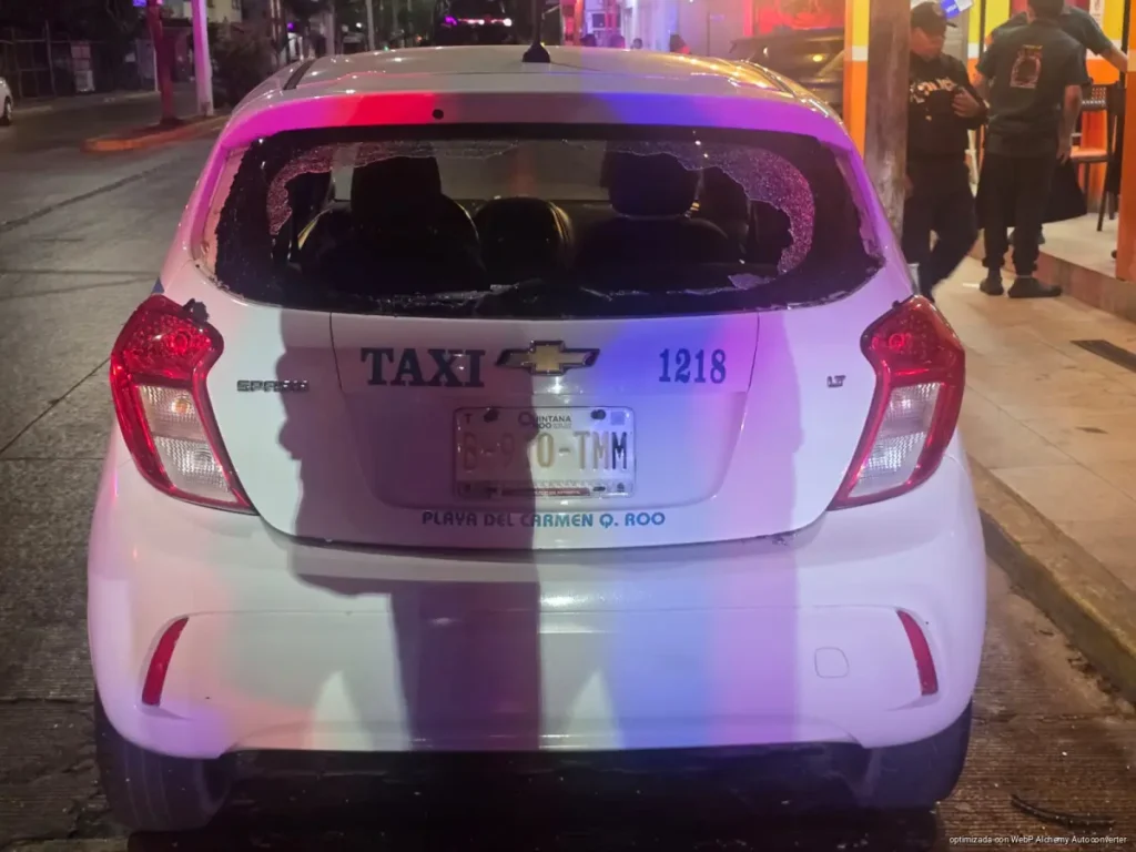 Detienen a dos turistas israelíes por dañar taxi en Playa del Carmen
