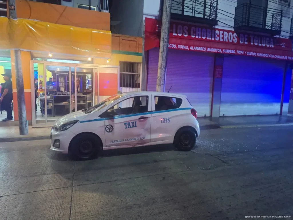 Detienen a dos turistas israelíes por dañar taxi en Playa del Carmen