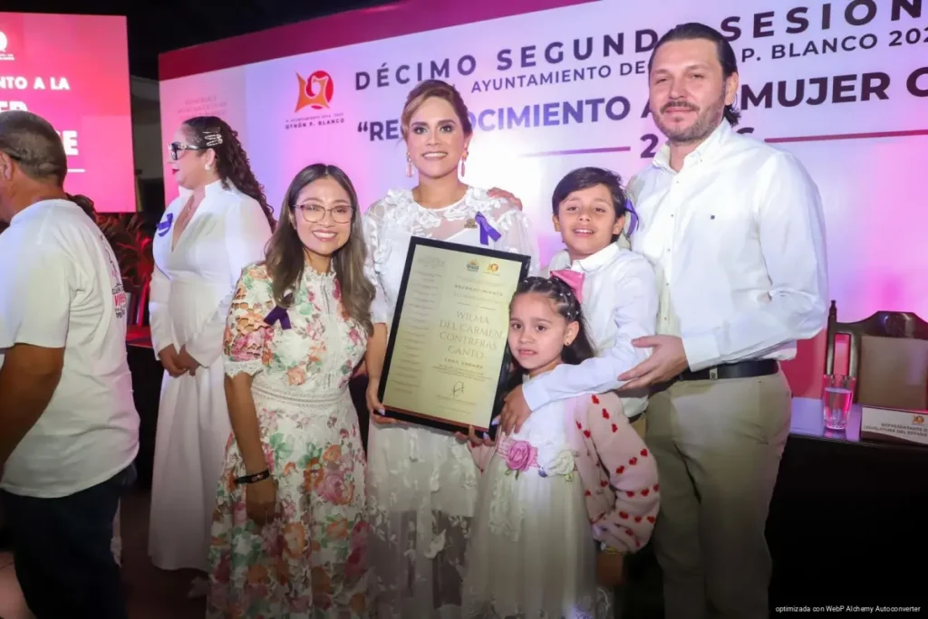 Cabildo distingue a Wilma Contreras Canto y Brenda Hernández Vázquez como Mujeres Othonenses 2026