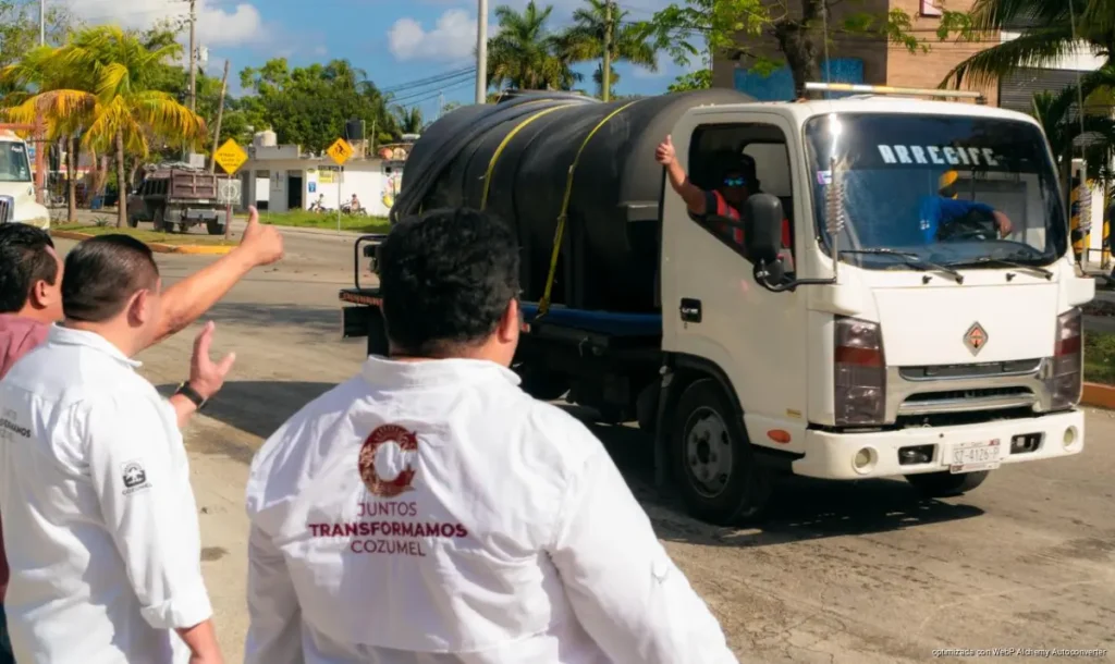 Chacón implementa operativo emergente para llevar agua a las colonias