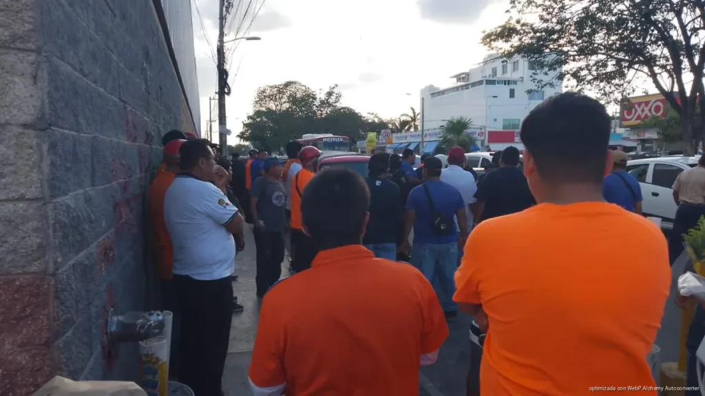 Riña entre mototaxistas colapsa avenida Los Tules; evidencian falta de control de movilidad