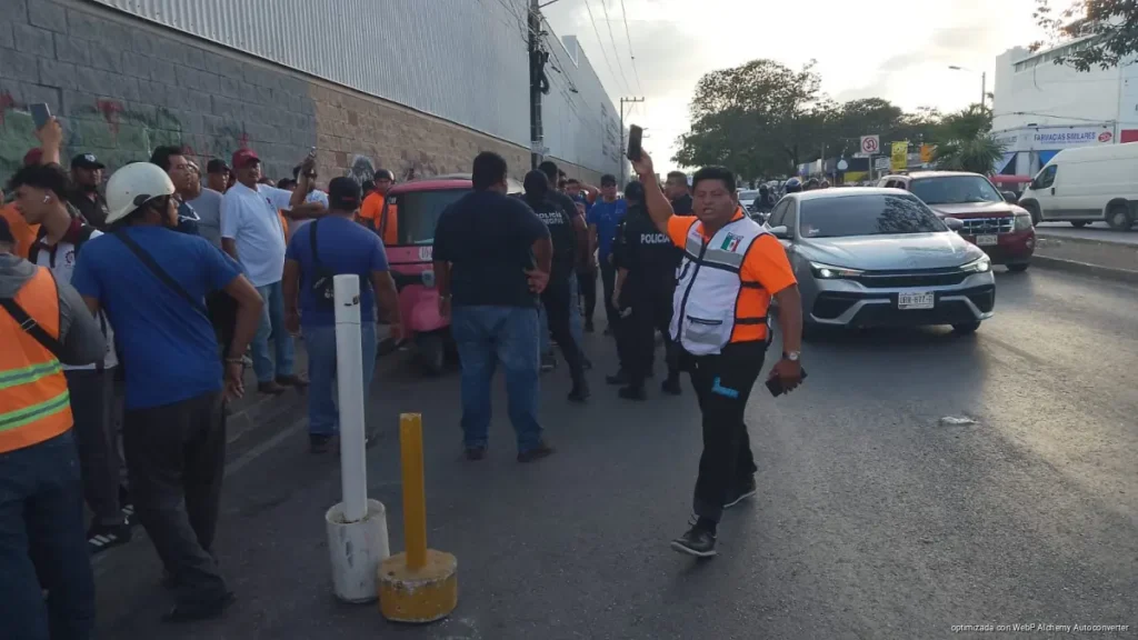 Riña entre mototaxistas colapsa avenida Los Tules; evidencian falta de control de movilidad