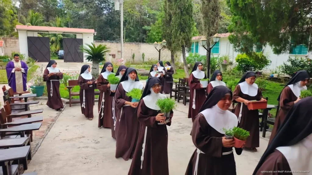 Chetumal vive con devoción el Viernes de Dolores en el Convento de las Clarisas