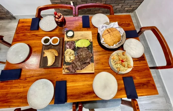 Se desploma afluencia de comensales a restaurantes; ambulantaje y aumento de insumos, culpables en crisis del sector local.