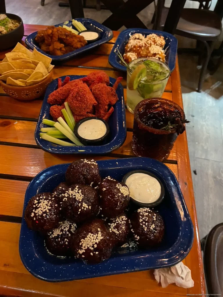 Se desploma afluencia de comensales a restaurantes; ambulantaje y aumento de insumos, culpables en crisis del sector local.