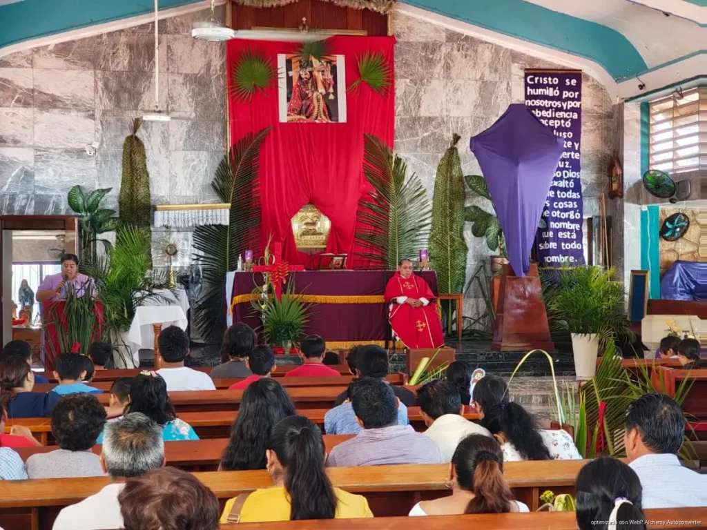 Fieles celebran el Domingo de Ramos y dan inicio a la Semana Santa con llamado a la conversión y la paz