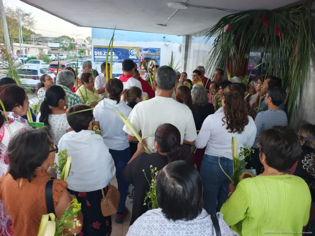 Fieles celebran el Domingo de Ramos y dan inicio a la Semana Santa con llamado a la conversión y la paz