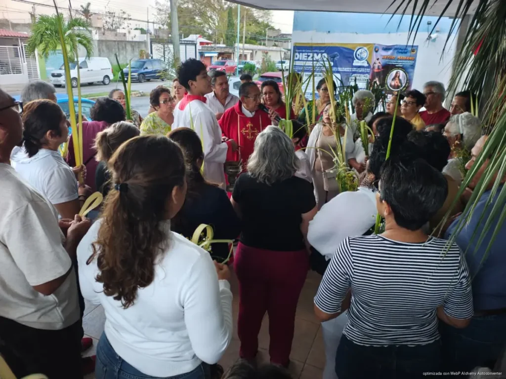 Fieles celebran el Domingo de Ramos y dan inicio a la Semana Santa con llamado a la conversión y la paz