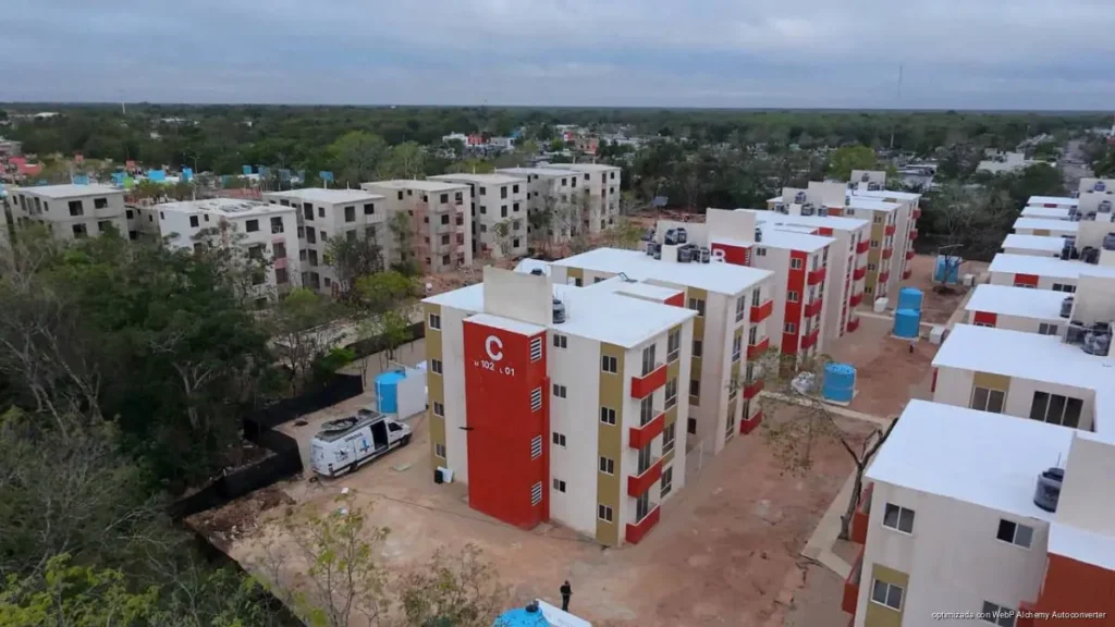 Entregan 90 viviendas en Chetumal con programa federal