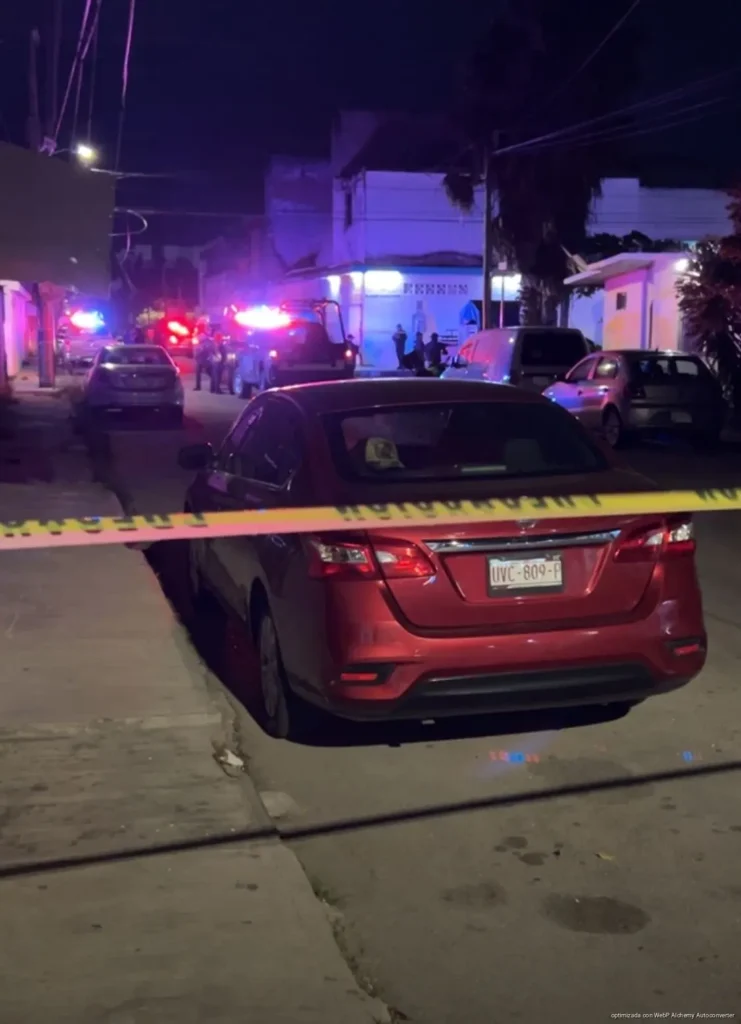 Ataque a balazos contra bar en Playa del Carmen deja vehículo dañado