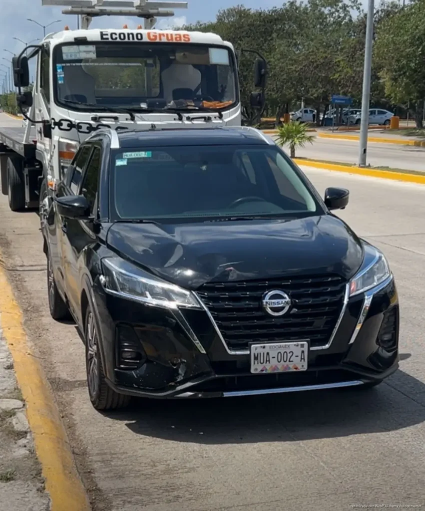 Autobús choca contra tráiler y provoca carambola en Playa del Carmen