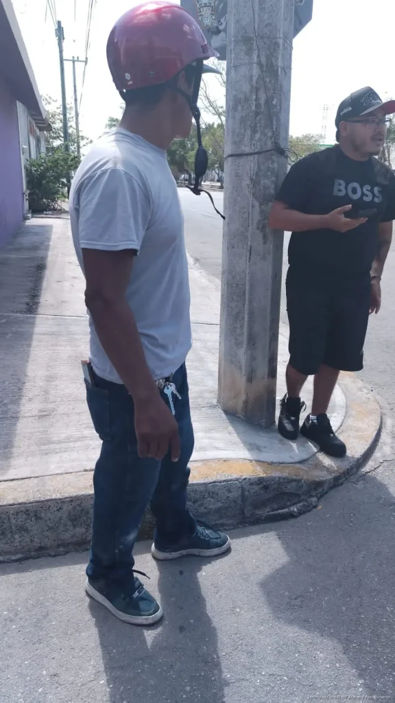 Choque en Cancún por no respetar alto deja motociclista lesionado y caos vial en Región 240