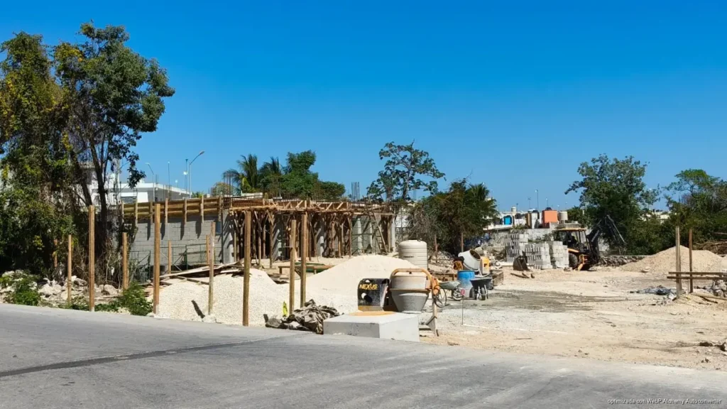 Con inversión estatal y un avance de obra significativo, confirman apertura de primaria en Puerto Aventuras para próximo ciclo escolar.
