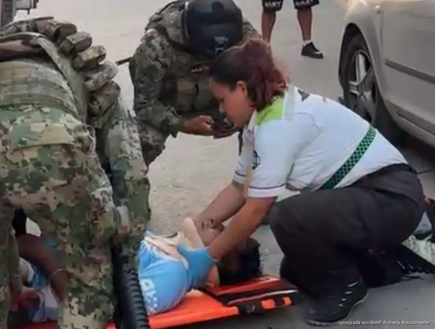 Arrojan a hombre de autobús en movimiento tras riña en Cancún